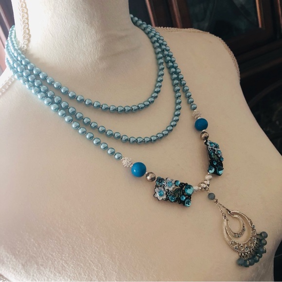 Handcrafted repurpose blue crystal gem Czech glass Pearl toggle clasp necklace - Picture 4 of 9